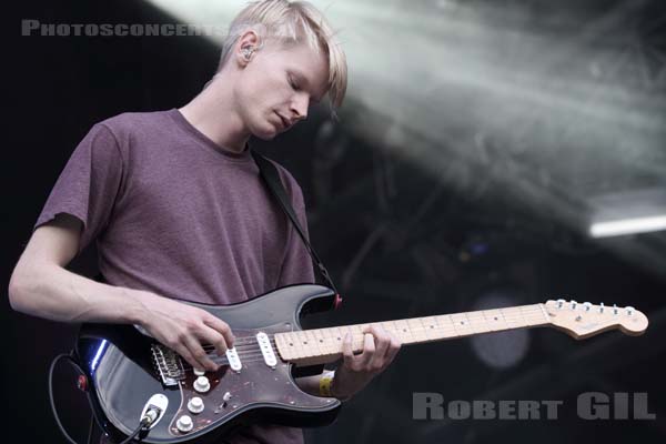 ALT-J - 2013-08-23 - SAINT CLOUD - Domaine National - Scene de la Cascade - 